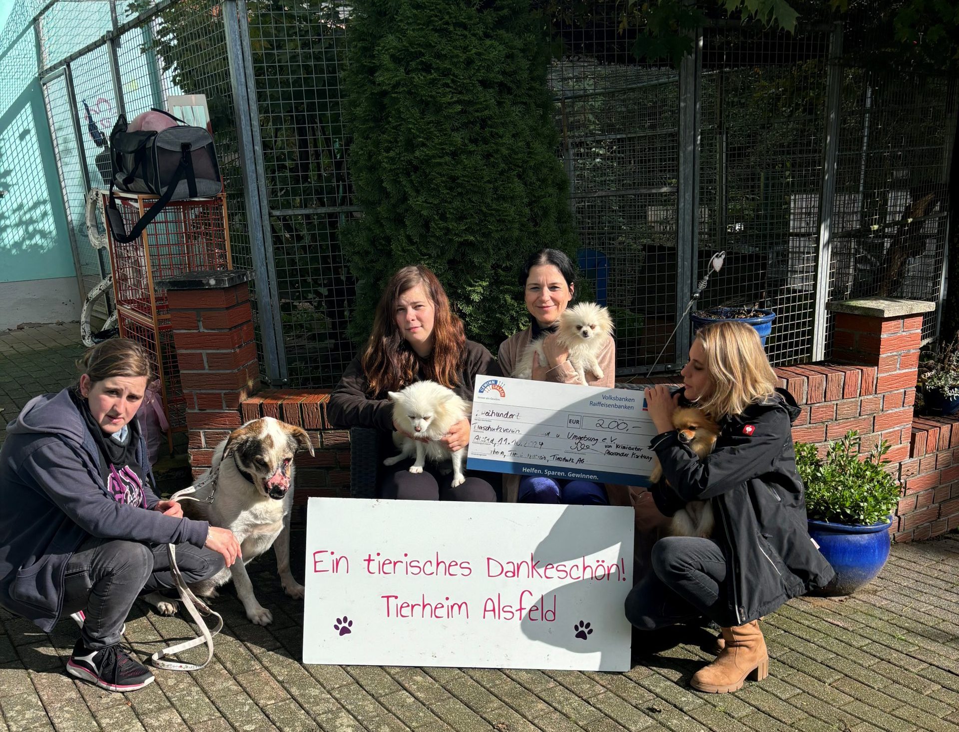 Spendenübrergabe-Tierheim.jpg