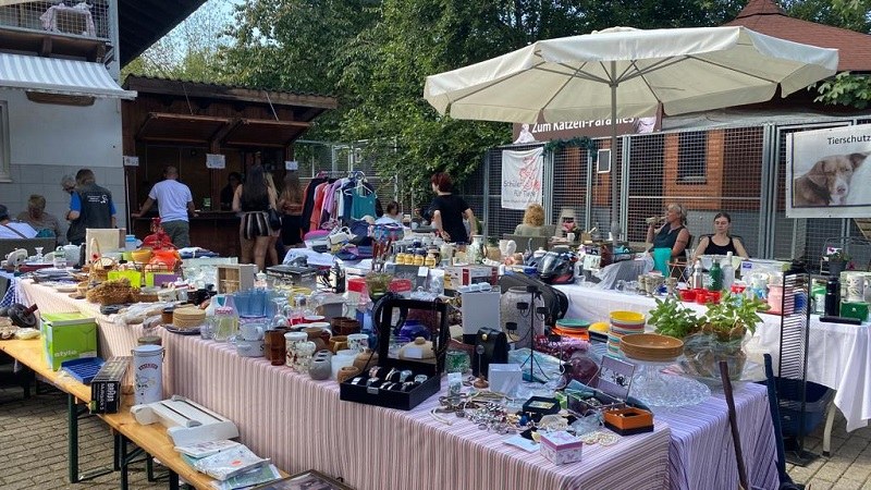 Großartiger Tombola-Basar bei bestem Wetter