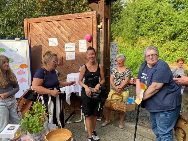 Großartiger Tombola-Basar bei bestem Wetter