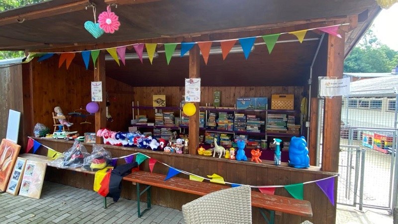 Großartiger Tombola-Basar bei bestem Wetter