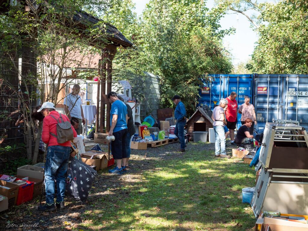 Großartiger Tombola-Basar bei bestem Wetter