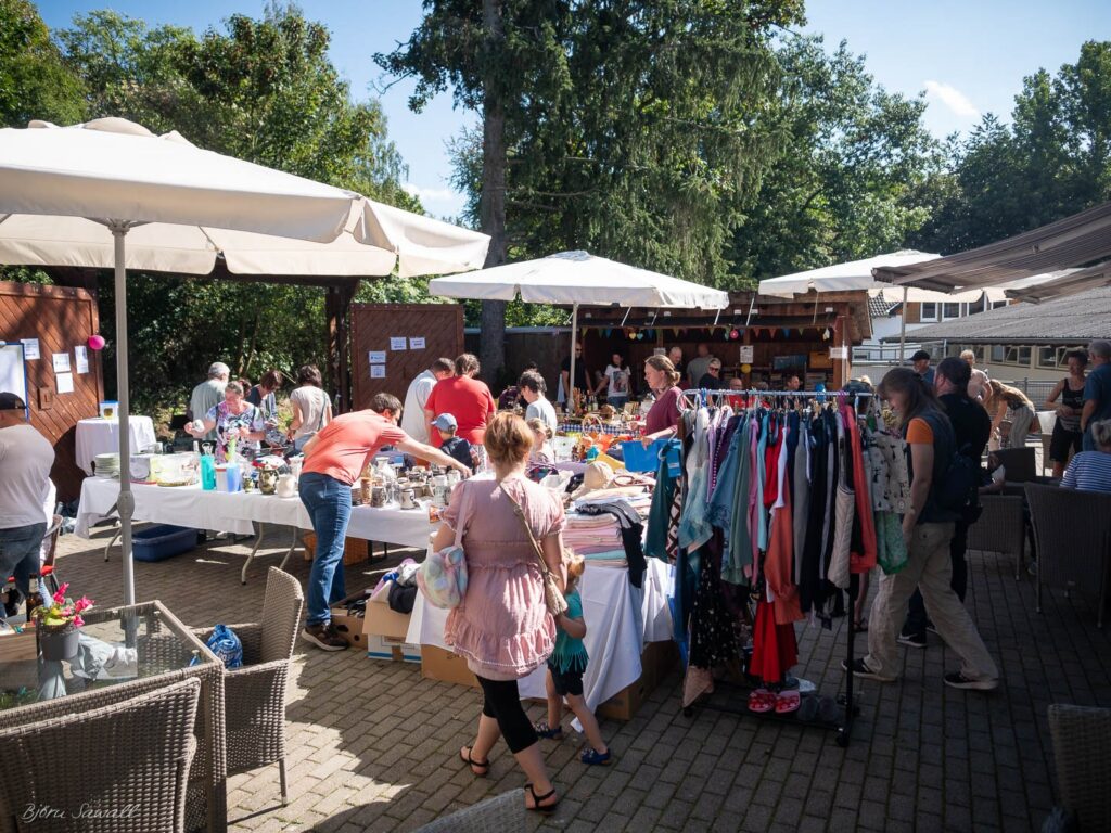 Großartiger Tombola-Basar bei bestem Wetter