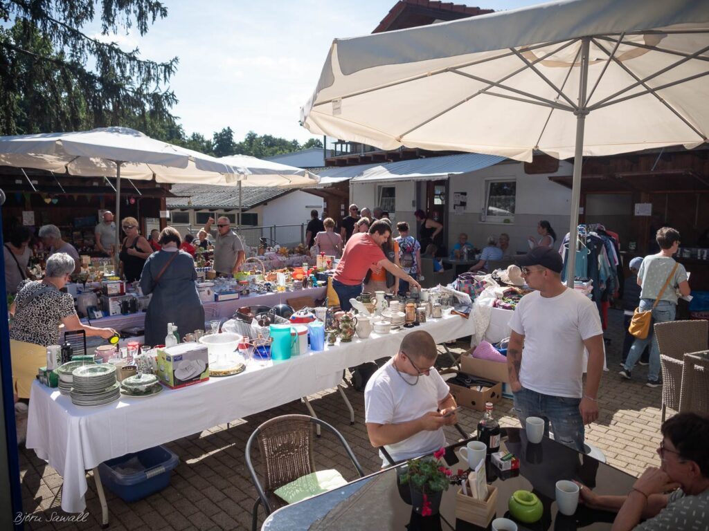 Großartiger Tombola-Basar bei bestem Wetter