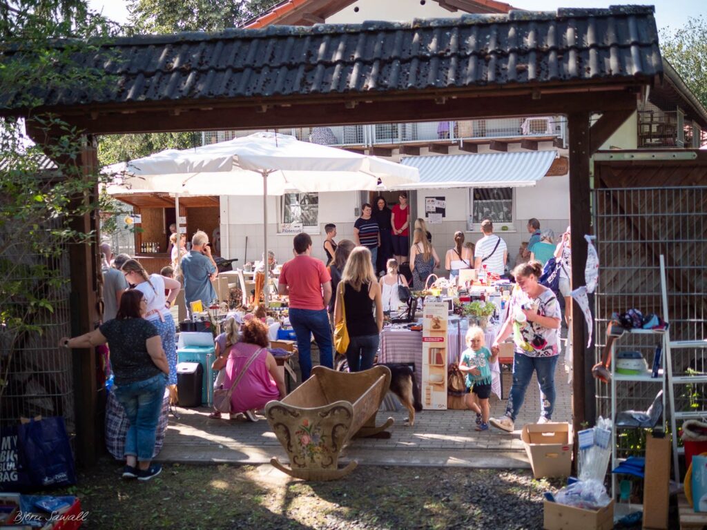 Großartiger Tombola-Basar bei bestem Wetter