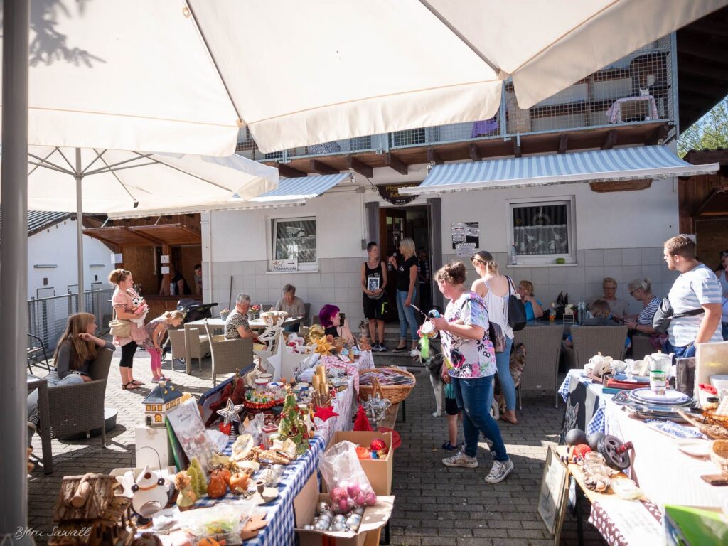 Großartiger Tombola-Basar bei bestem Wetter