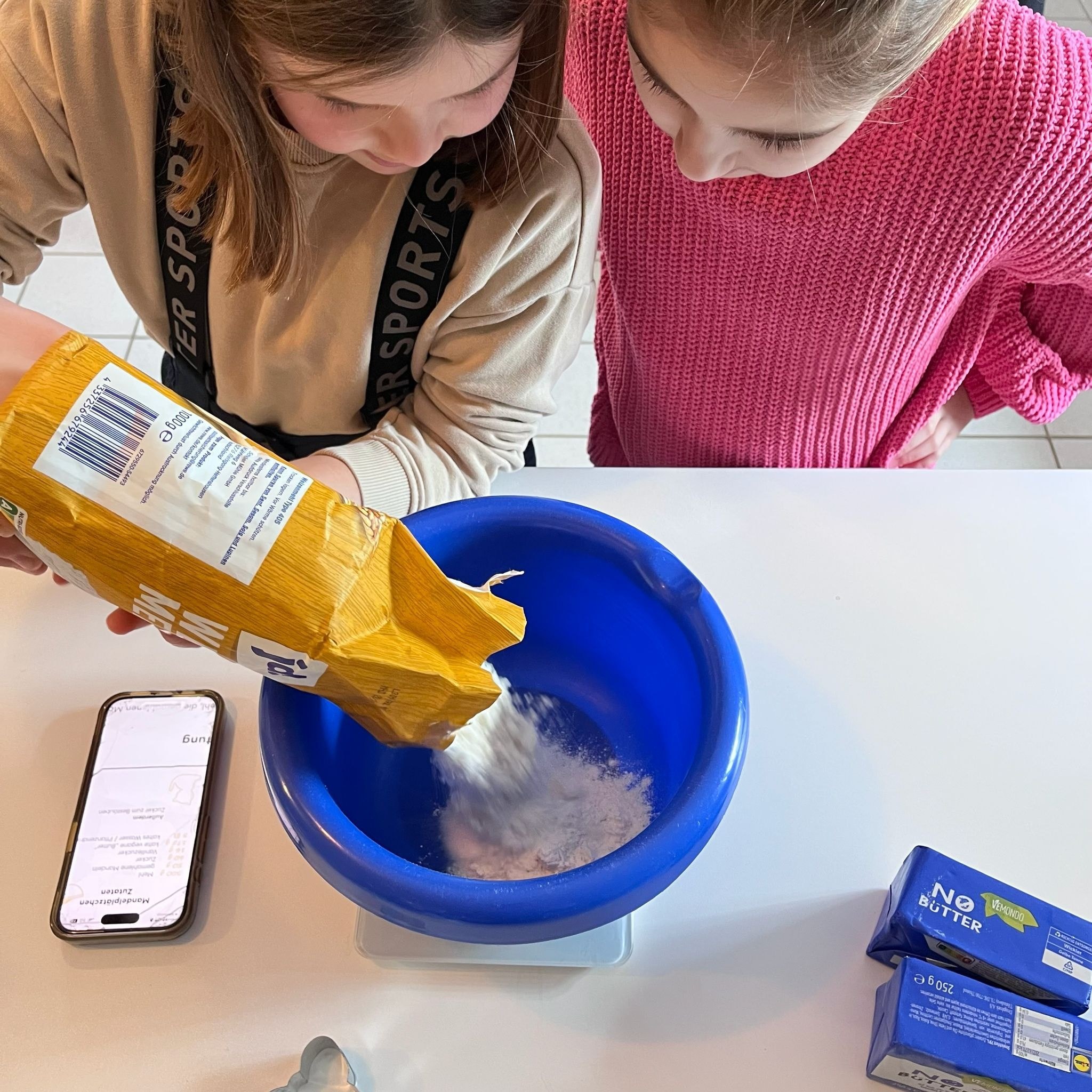 Kinder- und Jugendtierschutzgruppe backten Plätzchen